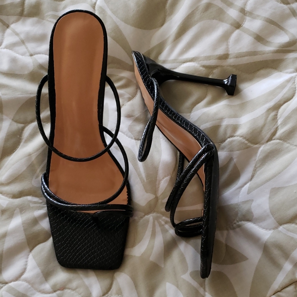 Shoes - Picture 4 of 4